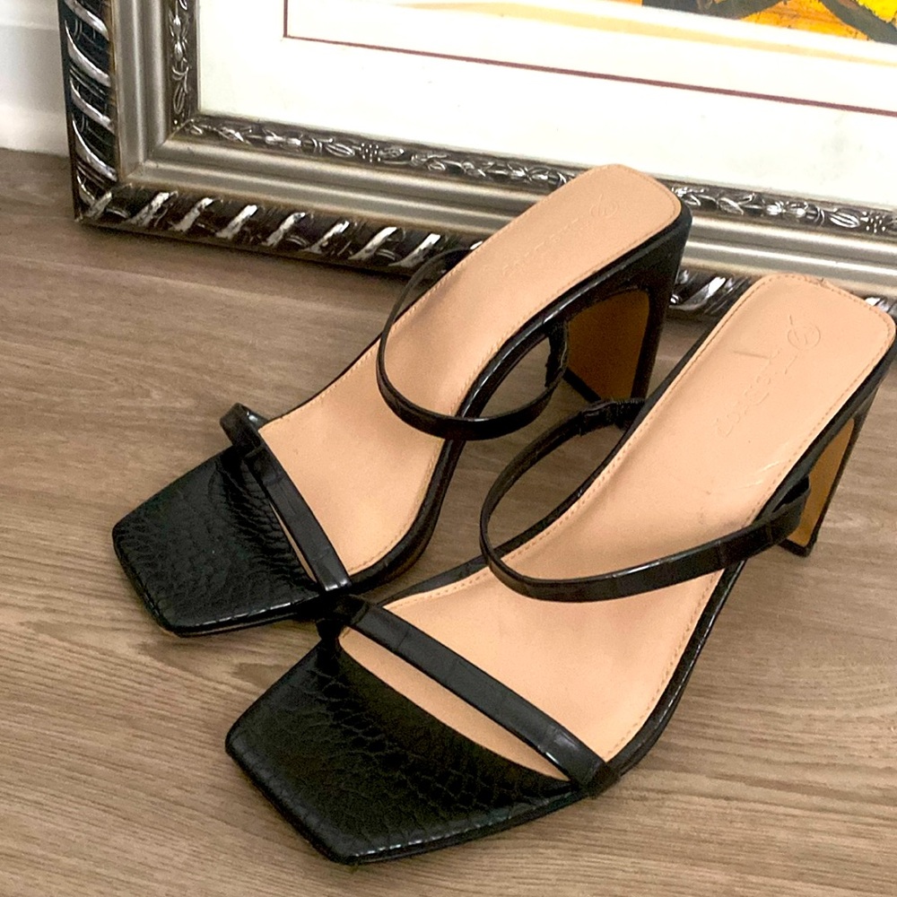 Strapped mules